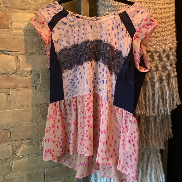 ANTHROPOLOGIE Maeve Sheer Flutter Top / Size Medium - Picture 1 of 4